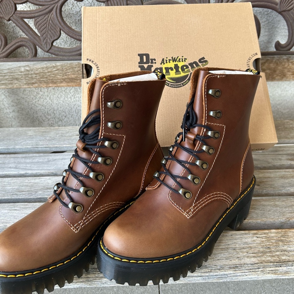 Brand new * Deadstock* butterscotch doc Martin Leona heeled boot￼